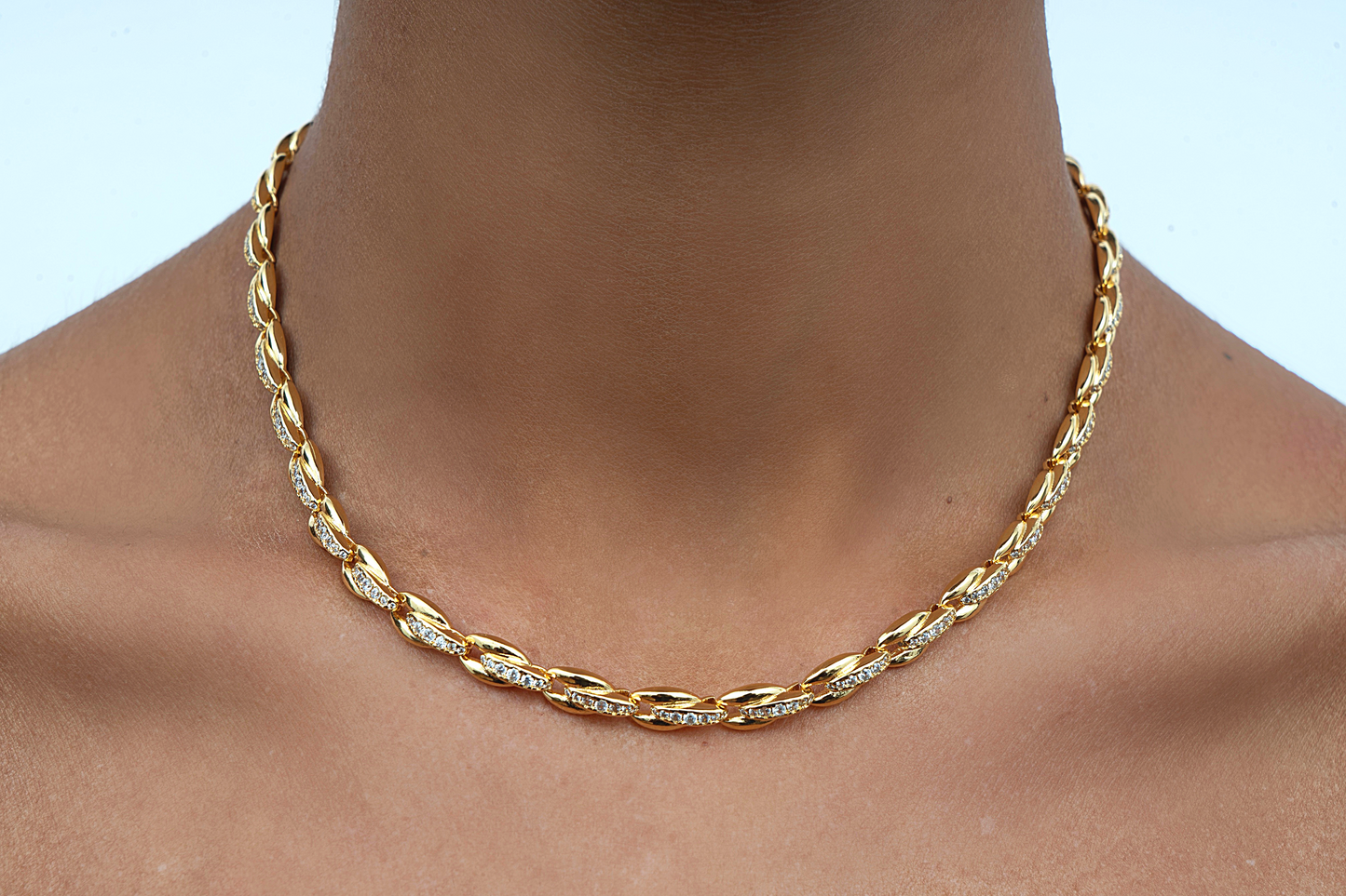 Collier Laura